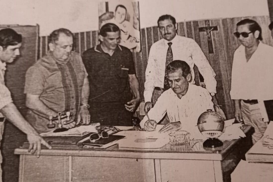 Como intendente de Tartagal en 1975.