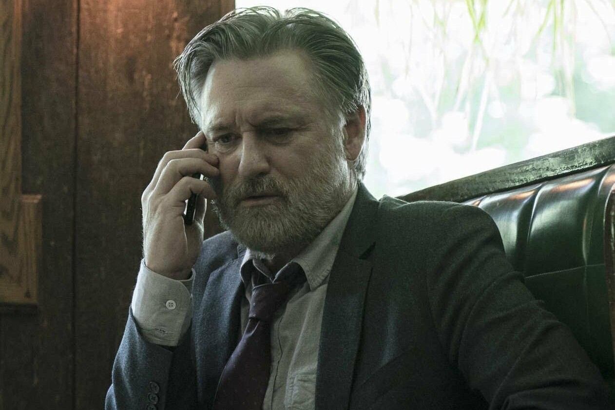 Bill Pullman encarna al detective Harry Ambrose.