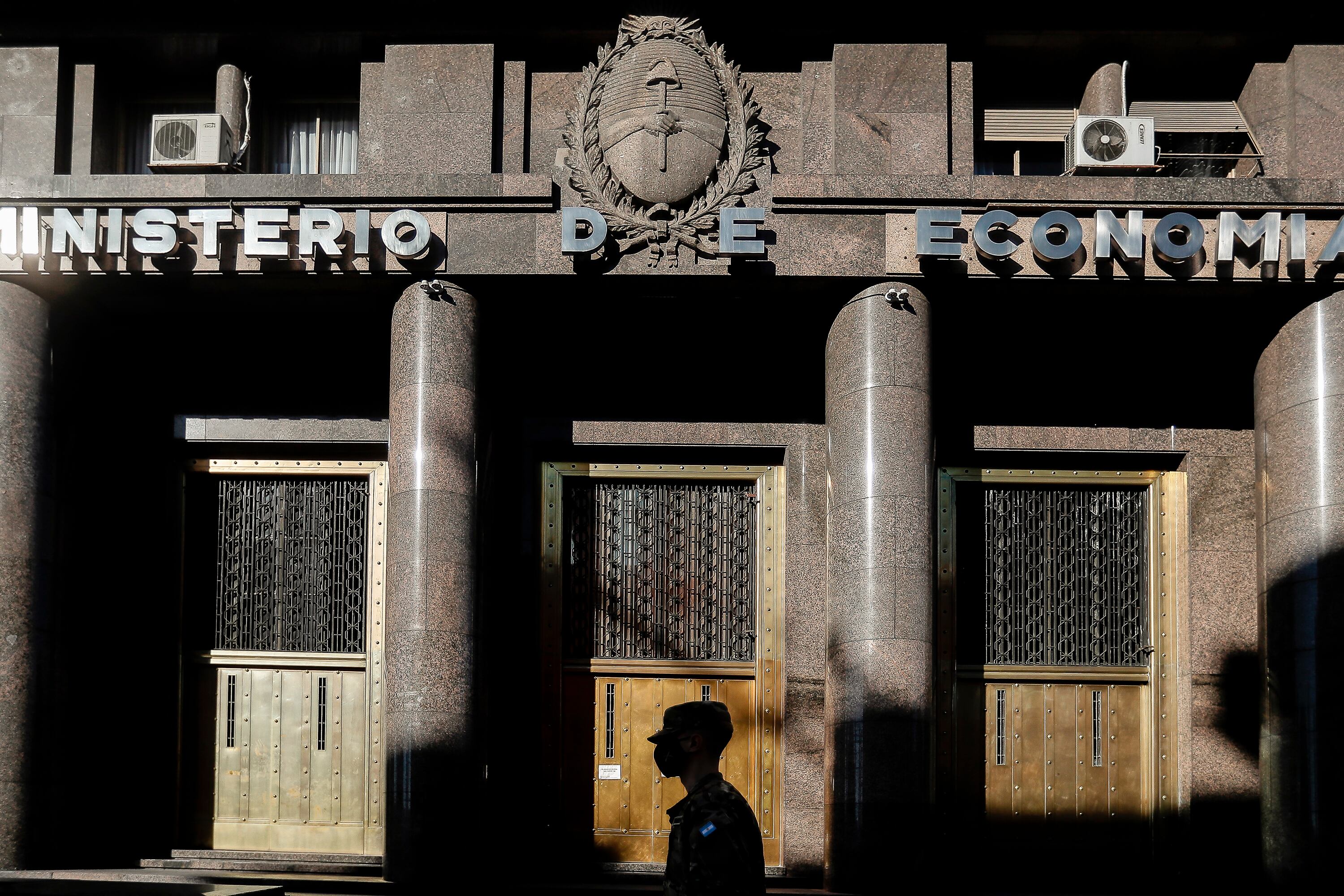 El Ministerio de Economía ya aprobó la revisión técnica, pero espera la decisión política del Directorio del FMI