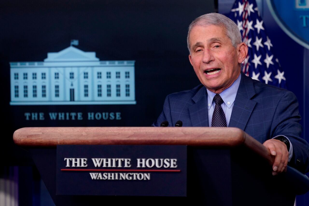 "Los barbijos deberían ser de uso universal" opinó Fauci.