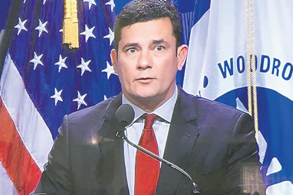 Moro siempre ha sido un viajero frecuente a EE.UU como asistente a cursos y a dar conferencias.