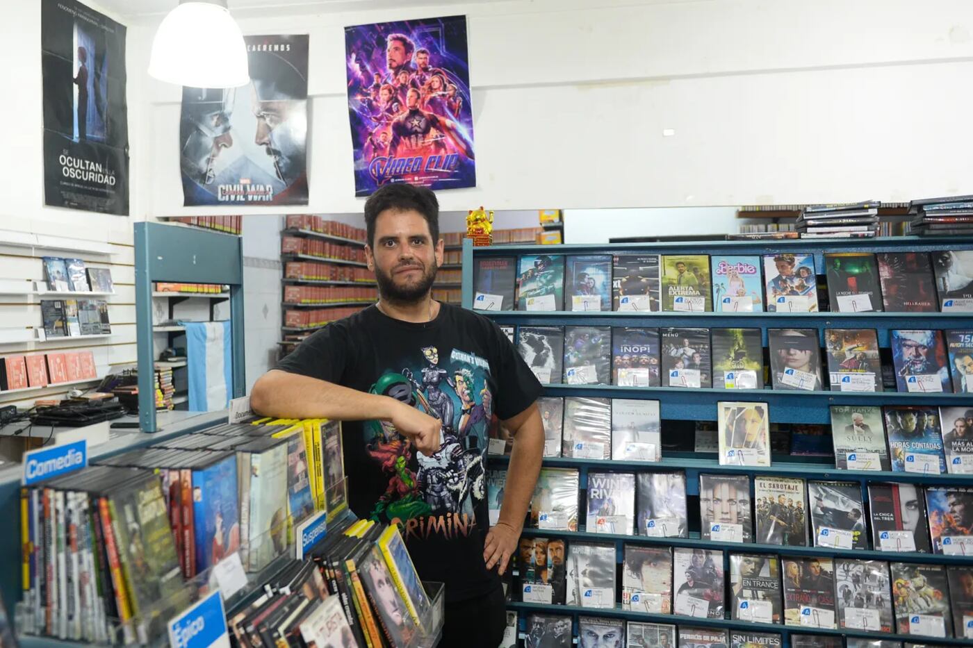 Nacho atiende el videoclub desde 2011.