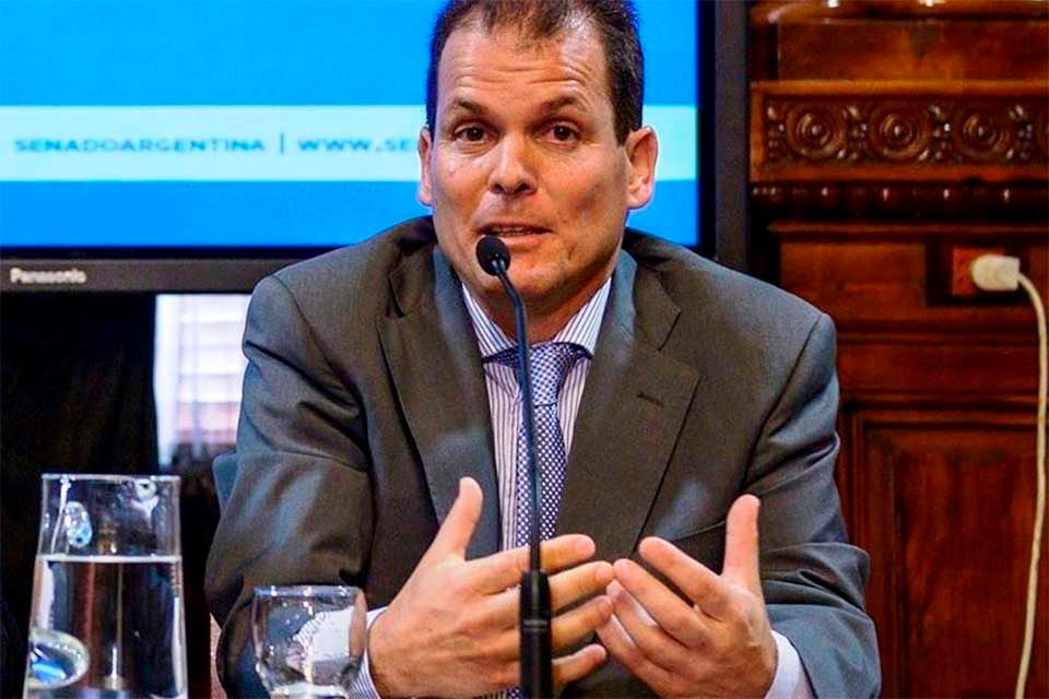 Aurelio Cuello Murúa ordenó la "urgente" señalización y bacheo de las rutas nacionales.