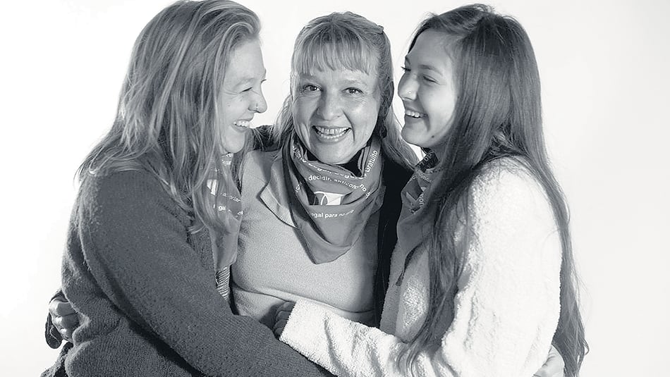 La asamblea de Madres e Hijas por el Aborto Legal, en el centro cultural La Bemba, de Villa Ballester y convocado por el Frente de Mujeres Evita, puso de manifiesto la urgencia del reclamo. “El pañuelo verde es esa liberación de decir: Estoy acá junto a o