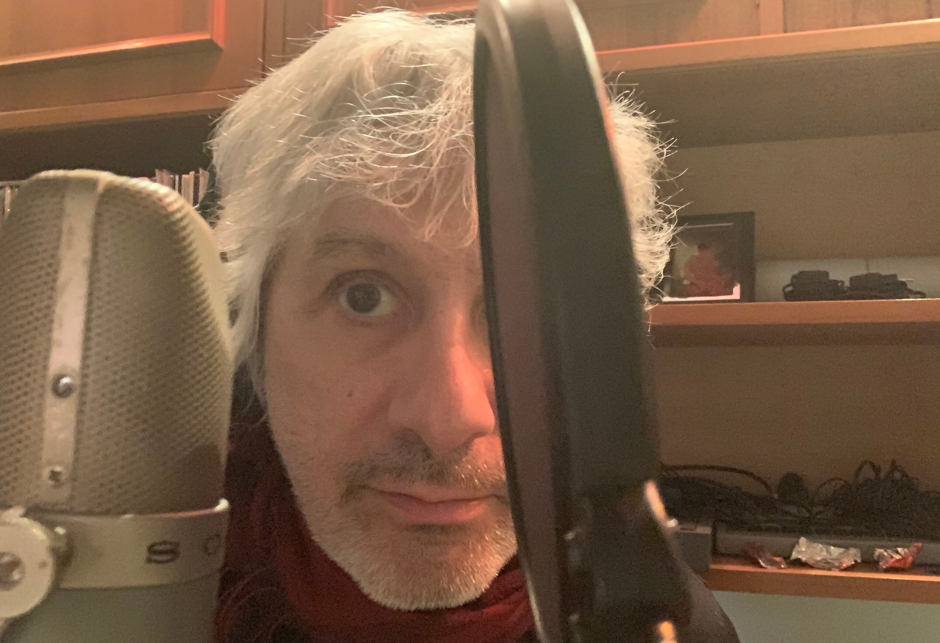 A los 64 años, Ranaldo sigue buscando nuevos caminos para su música.