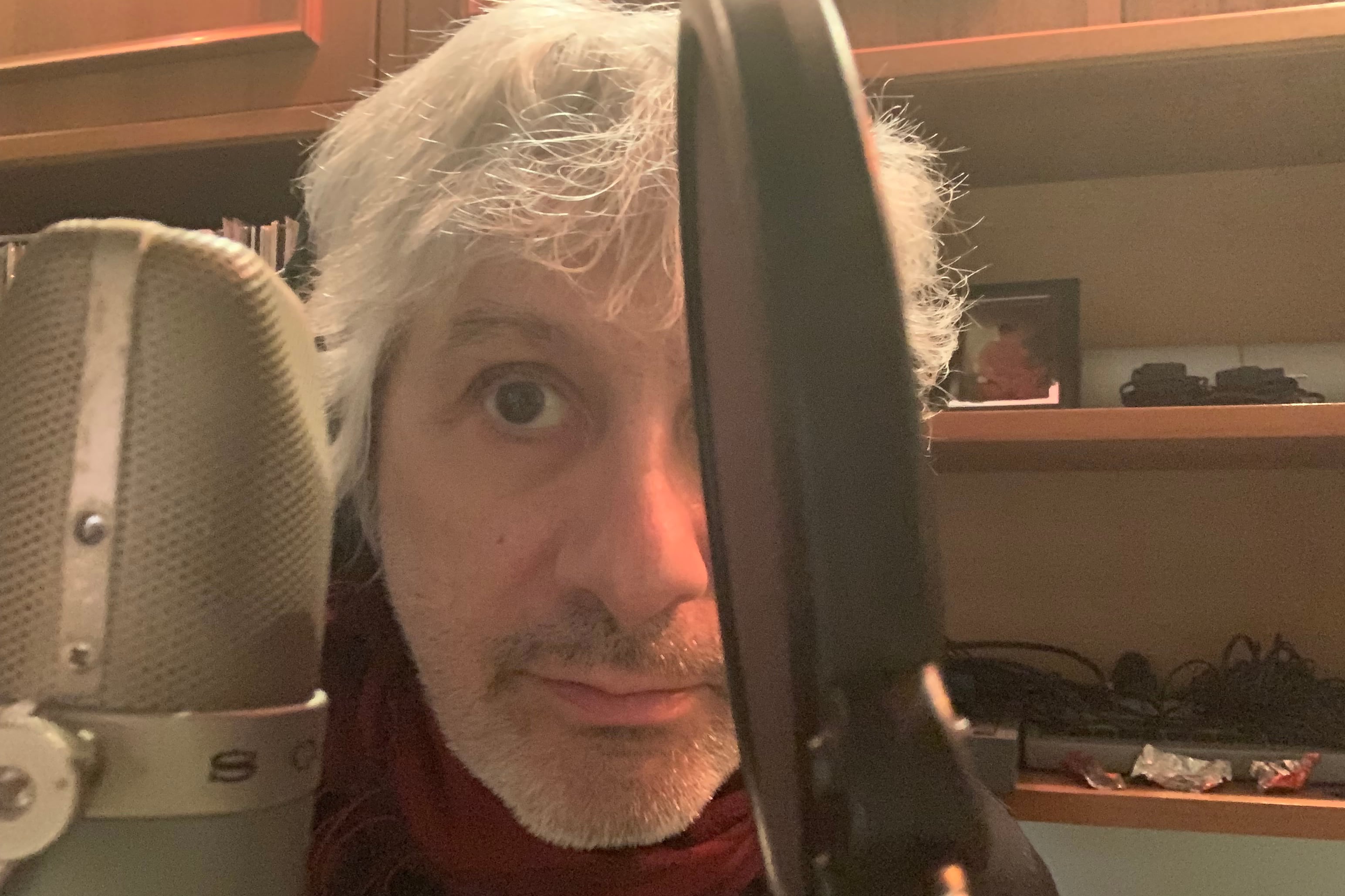 A los 64 años, Ranaldo sigue buscando nuevos caminos para su música.