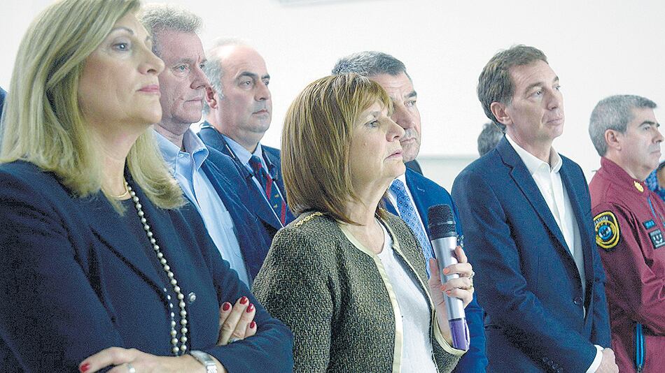 La ministra Patricia Bullrich habló de “clan mafioso gitano” en la conferencia de prensa.
