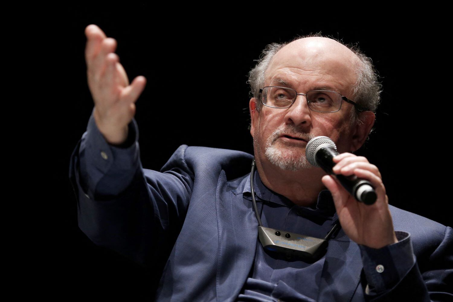 Salman Rushdie sobre su condena a muerte y el destino de "Los versos satánicos".