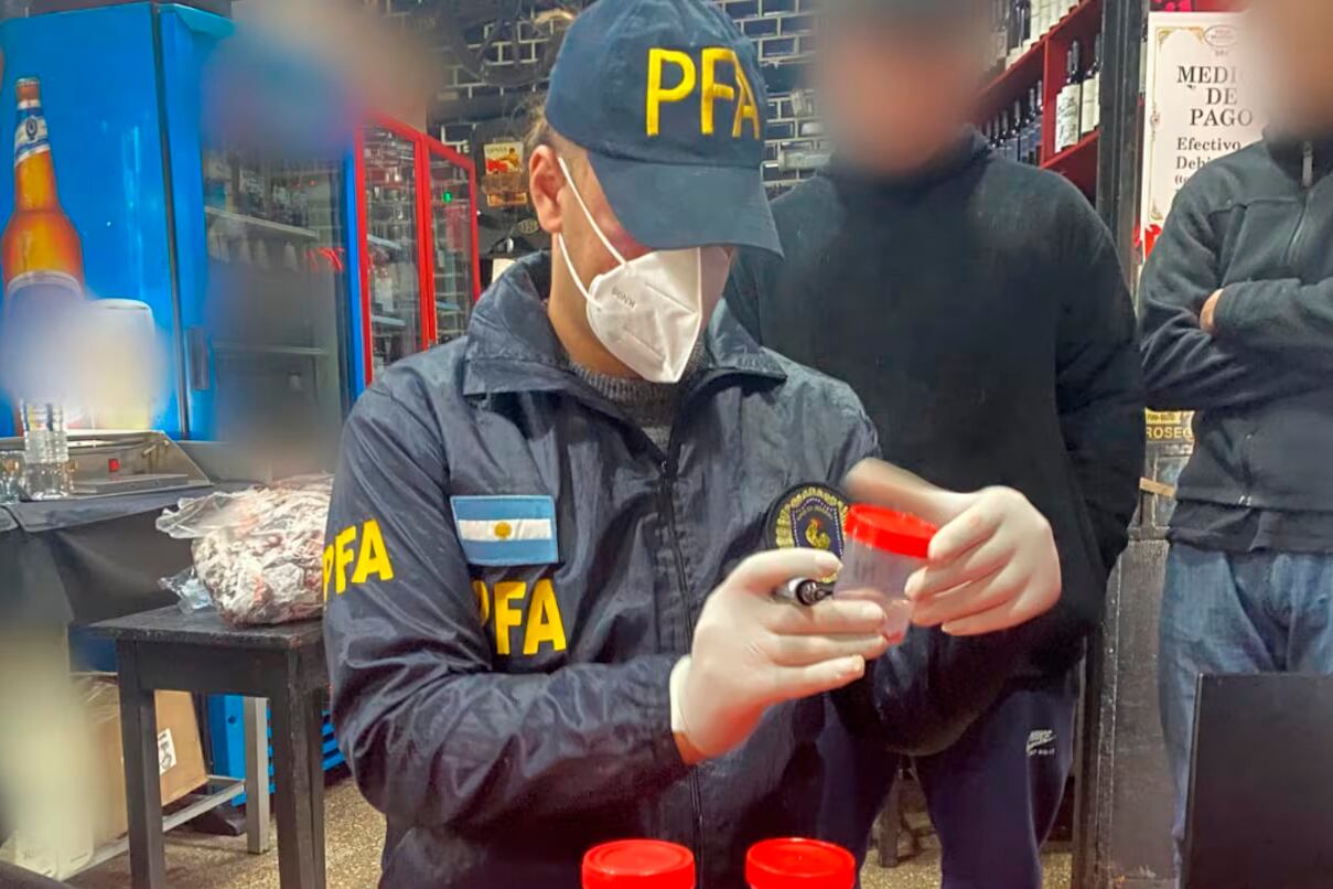 Se realizó un allanamiento en un bodegón de La Paternal a cargo de la División Federal de Investigaciones de la PFA.