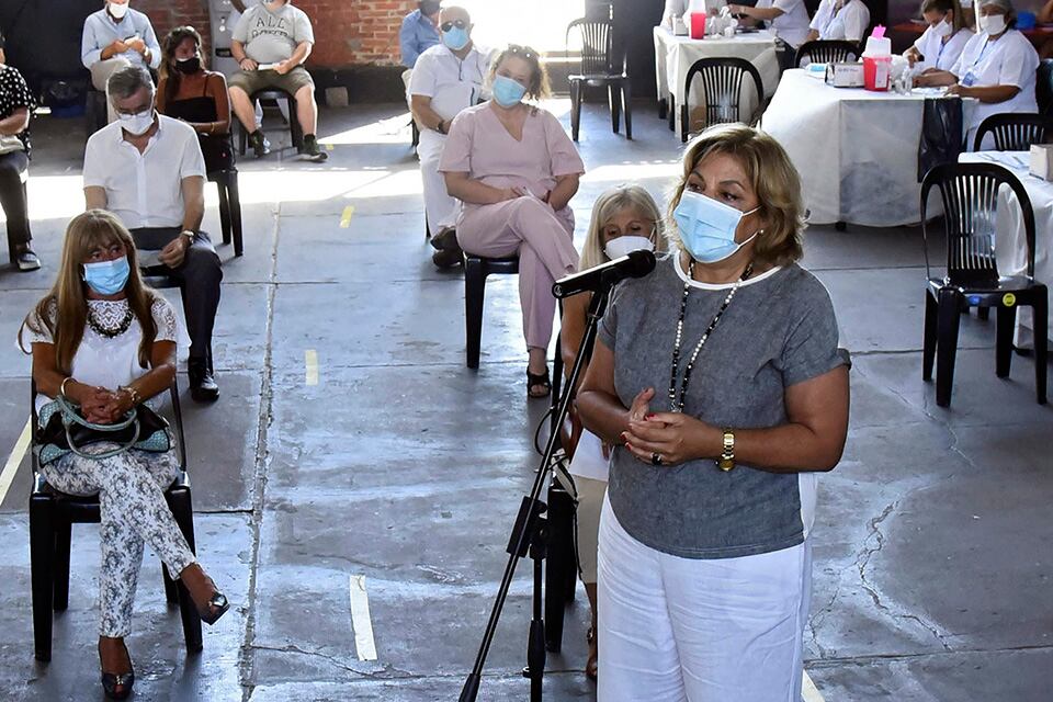 La ministra Martorano confirmó que mañana se habilita el link para inscribirse en la vacunación.