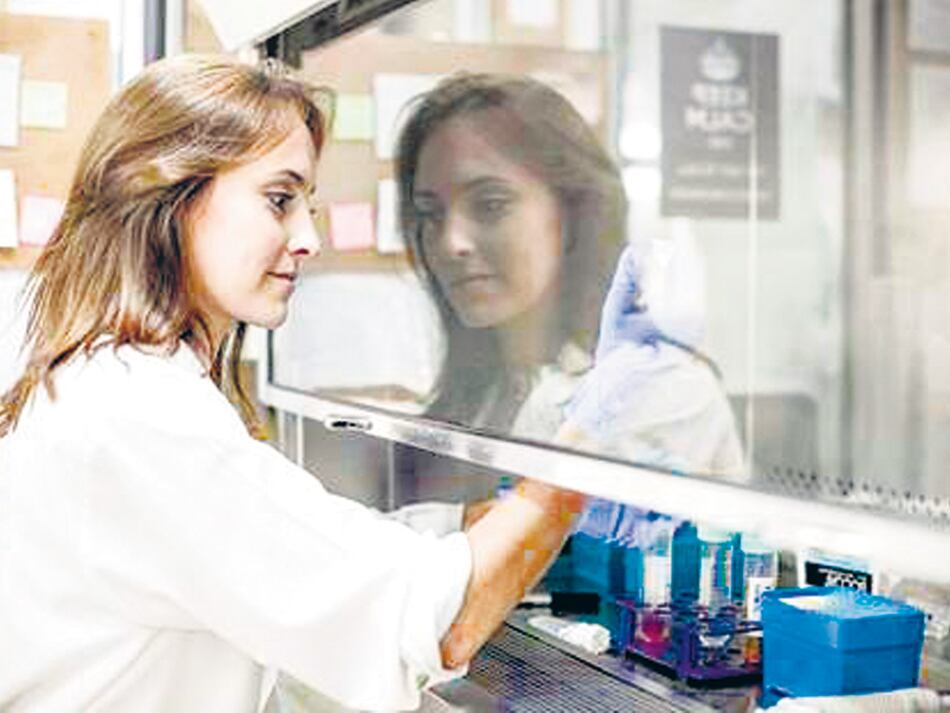 Julia Etulain es doctora en hematología e investigadora asistente del Conicet.