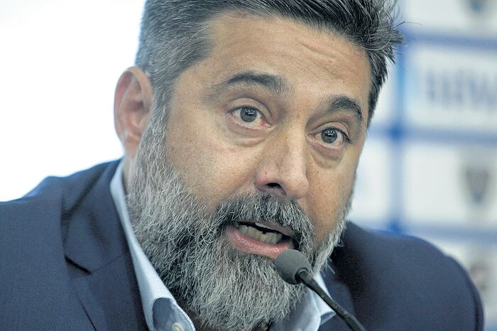 “Si Benedetto tiene ofertas, nos sentaremos y le diré que la intención del club es no vender”, dijo Angelici.