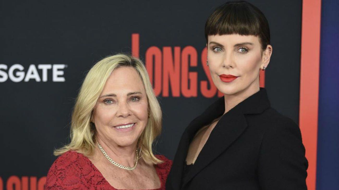 Gerda Maritz, madre de Charlize Theron se vio obligada a tomar una dificil decisión.
