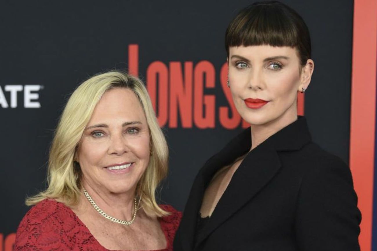 Gerda Maritz, madre de Charlize Theron se vio obligada a tomar una dificil decisión.