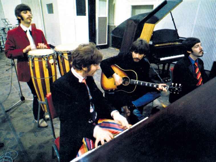 The Beatles en el Estudio 2 de Abbey Road, registrando una obra cumbre de su historial.