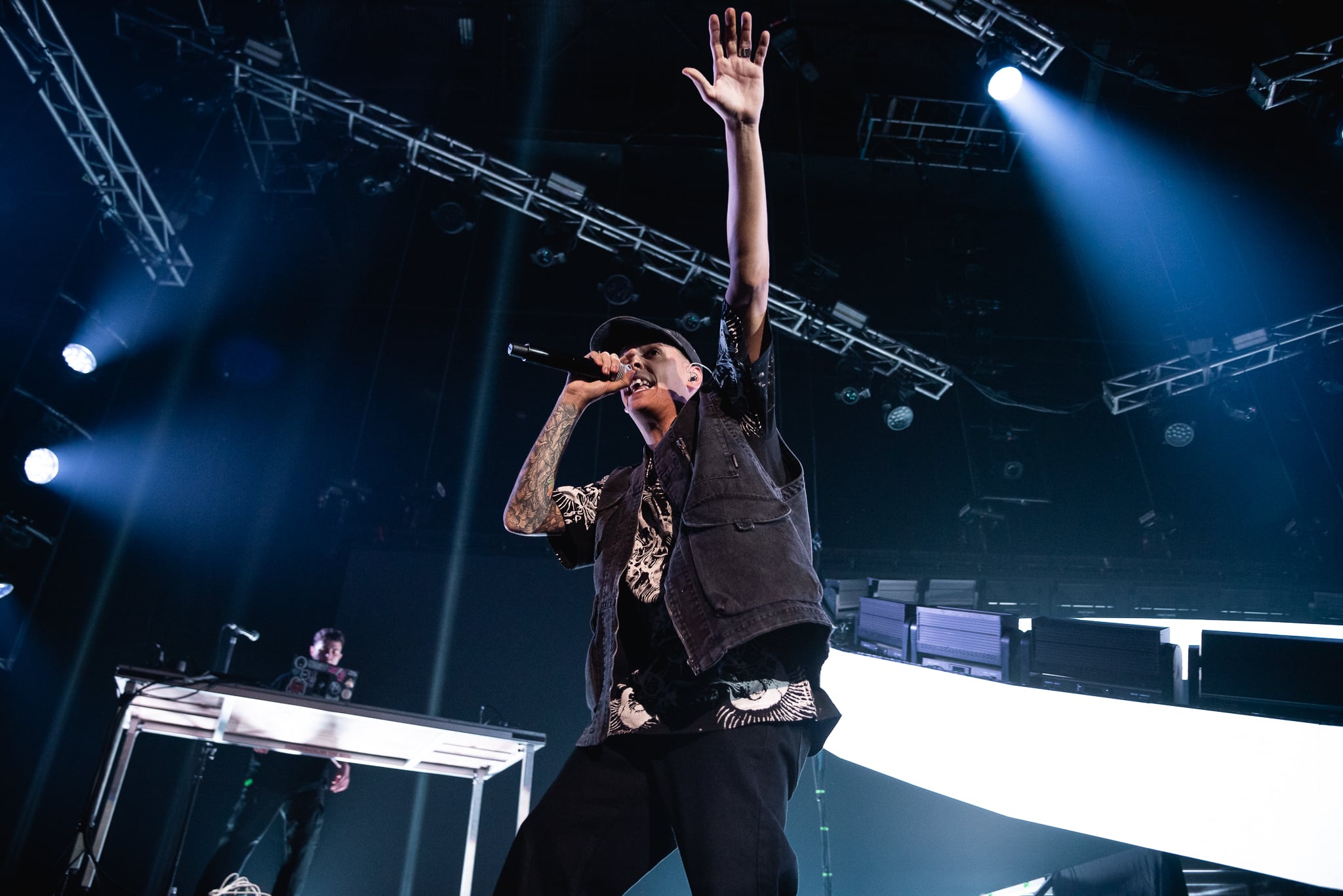 El tercer disco de Acru pone al frente su habilidad casi única con las palabras y sus formas, pero también el tono impactante de la música