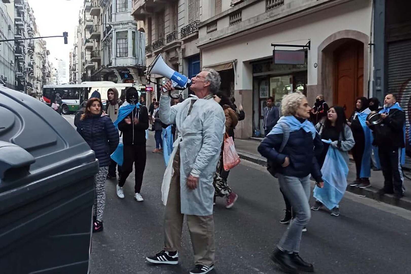 La declaración del bloque del FdT citó entre las acciones desestabilizadoras, las acciones "violentas" contra el Instituto Patria.