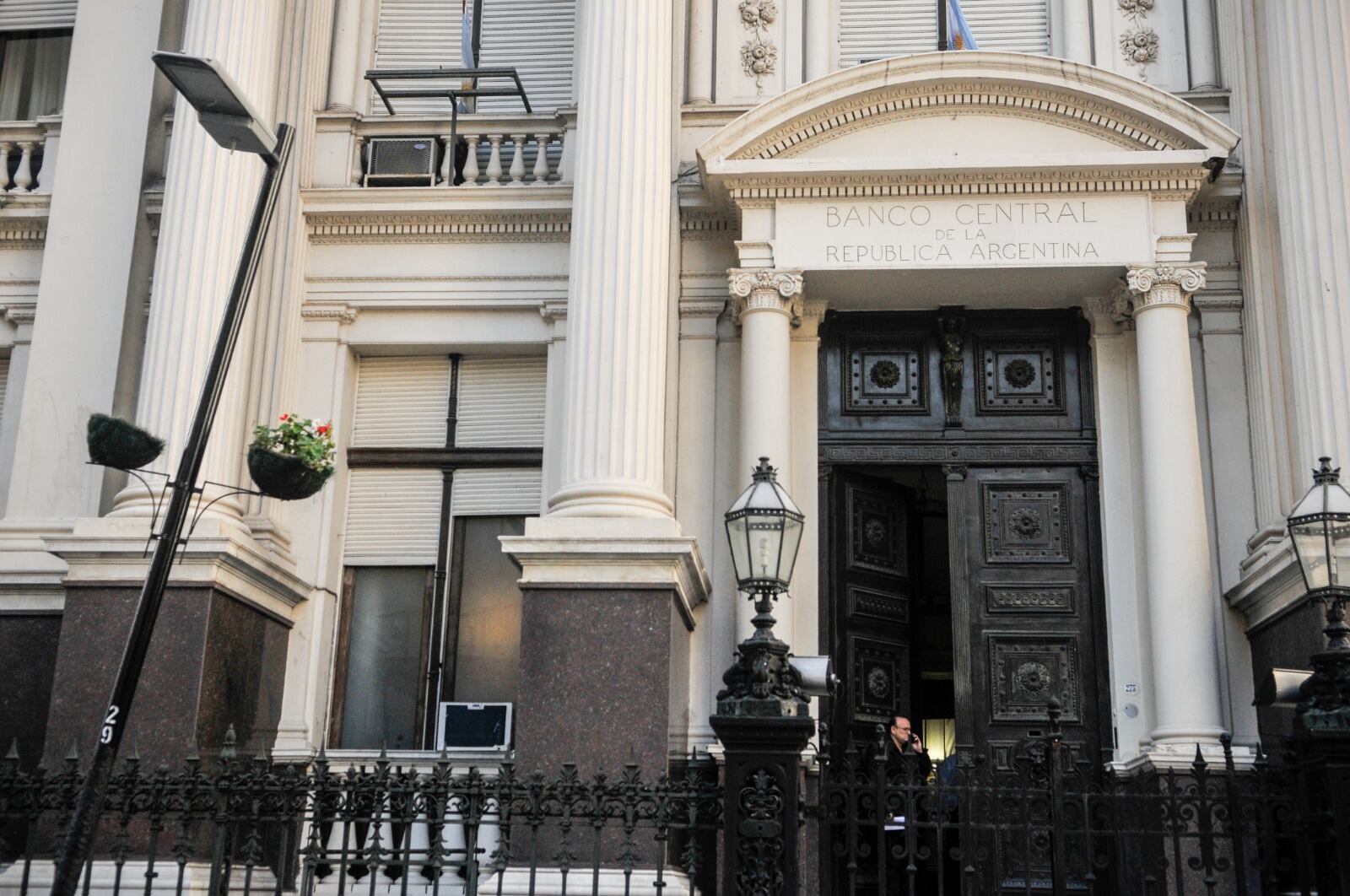 El Banco Central sigue padeciendo por el exceso de demanda de divisas, a la espera de las liquidaciones de los exportadores.