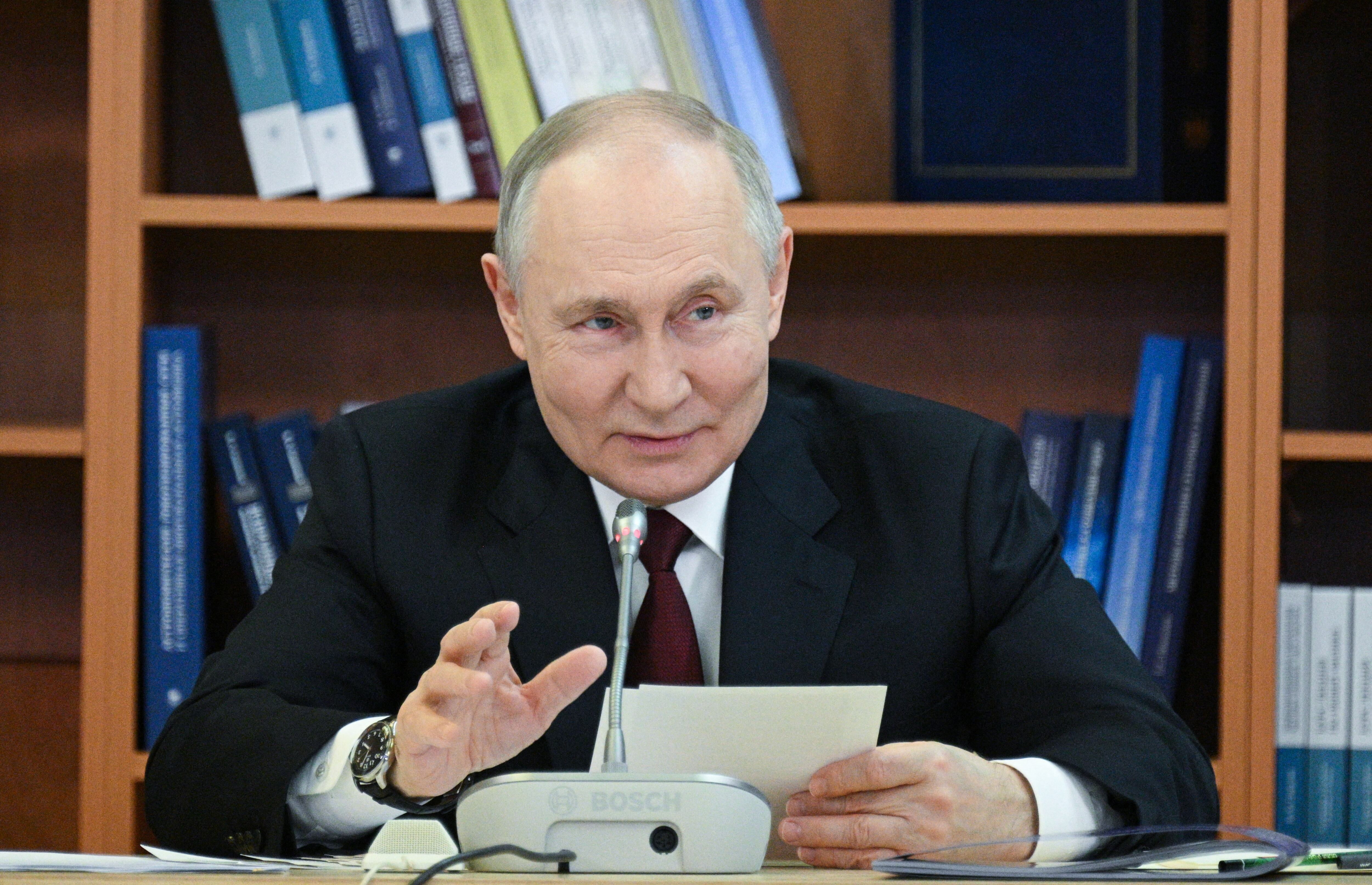 "Estaría bien que nos reuniéramos y habláramos con calma", dijo Vladimir Putin