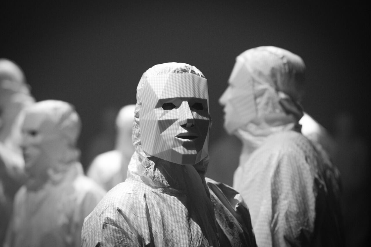 “Dale una máscara a un hombre y te dirá la verdad” es una frase de Oscar Wilde que suele citar Jabo Drucaroff, premiado creador y director de este juego. 