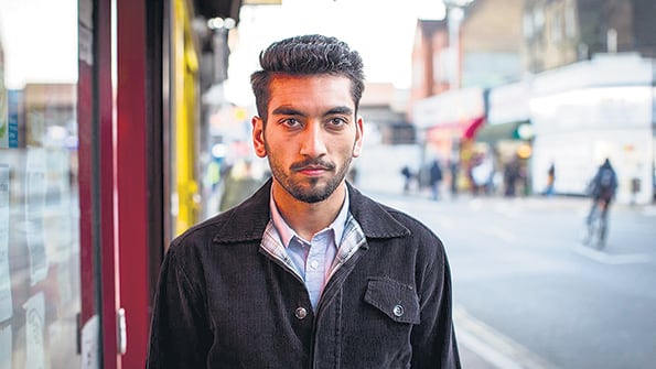 En la serie, un joven británico de origen paquistaní es obligado a infiltrarse en células jihadistas.