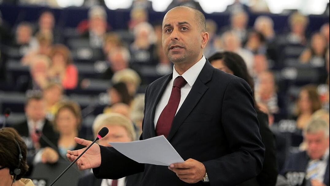 Sajjad Karim había denunciado a miembros del Partido Conservador que hicieron comentarios islamófobos dirigidos hacia él.