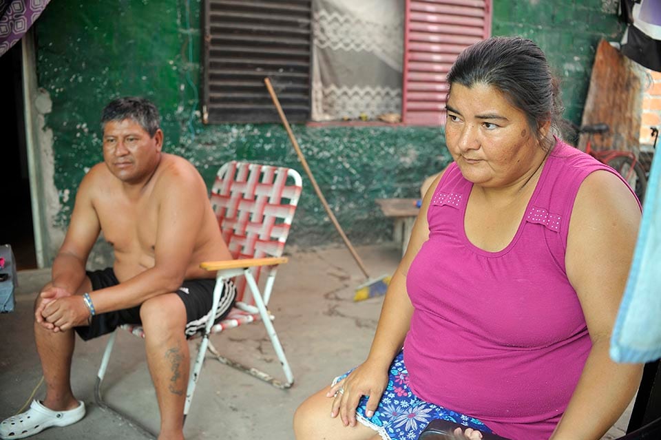Los padres de Guadalupe Medina en su casa de villa Banana.
