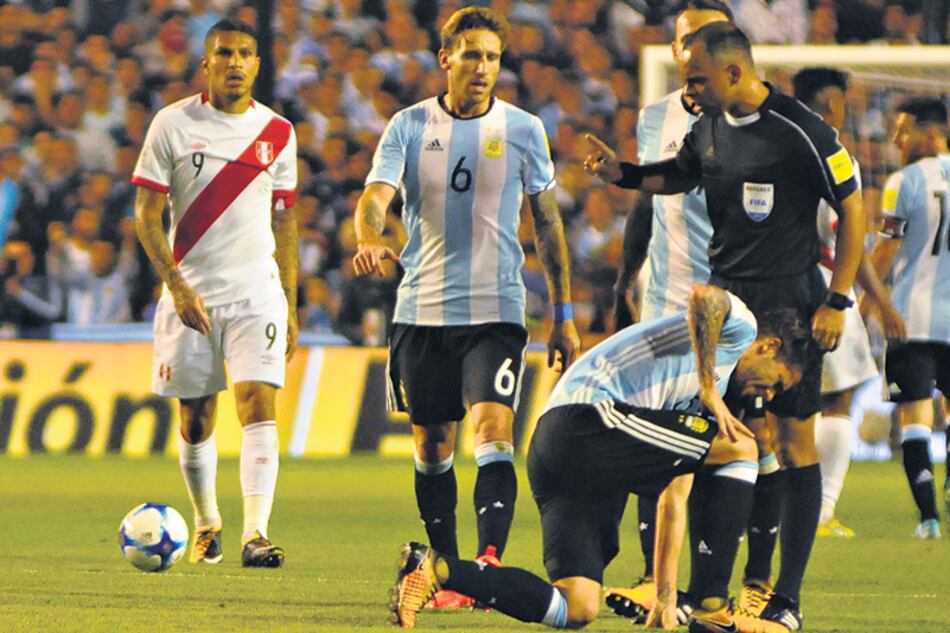 n Gago intentó seguir jugando, pero la grave lesión conspiró contra sus deseos.