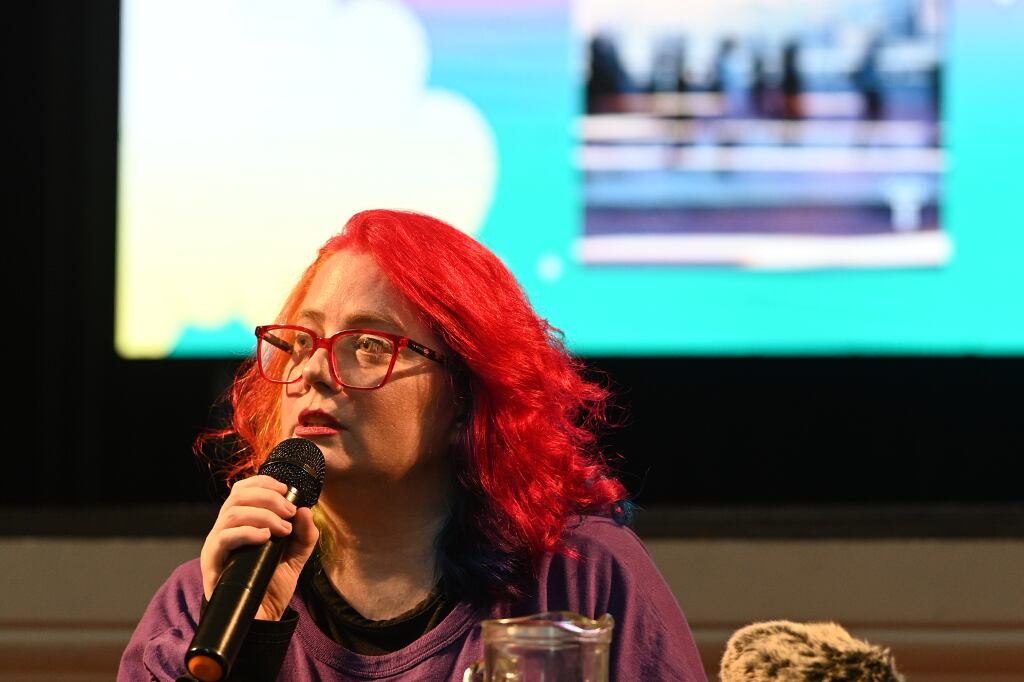 Charla sobre Narrativas que legitiman las violencias en la feria del Libro 2023.