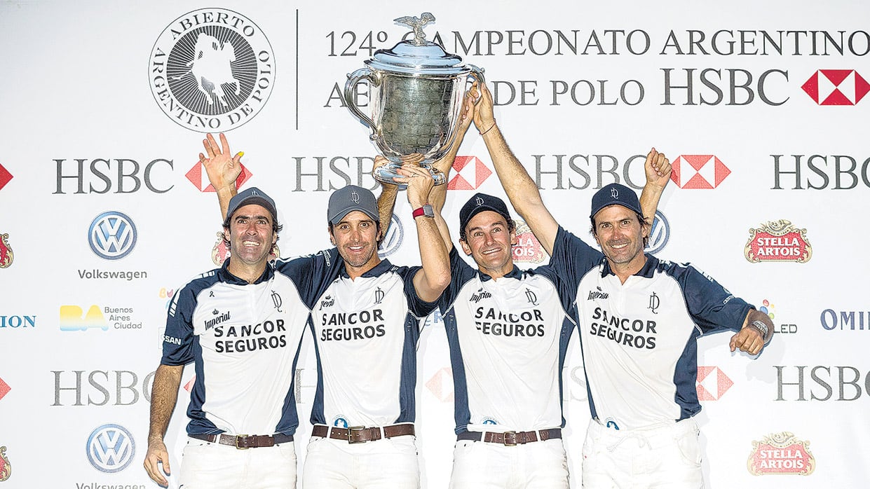 Los campeones levantan otra copa para seguir agrandando la historia.