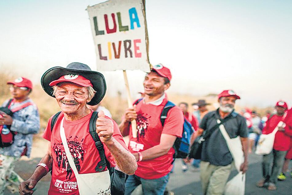 En Brasilia, tres rutas nacionales fueron ocupadas ayer por las caravanas de los campesinos sin tierra.