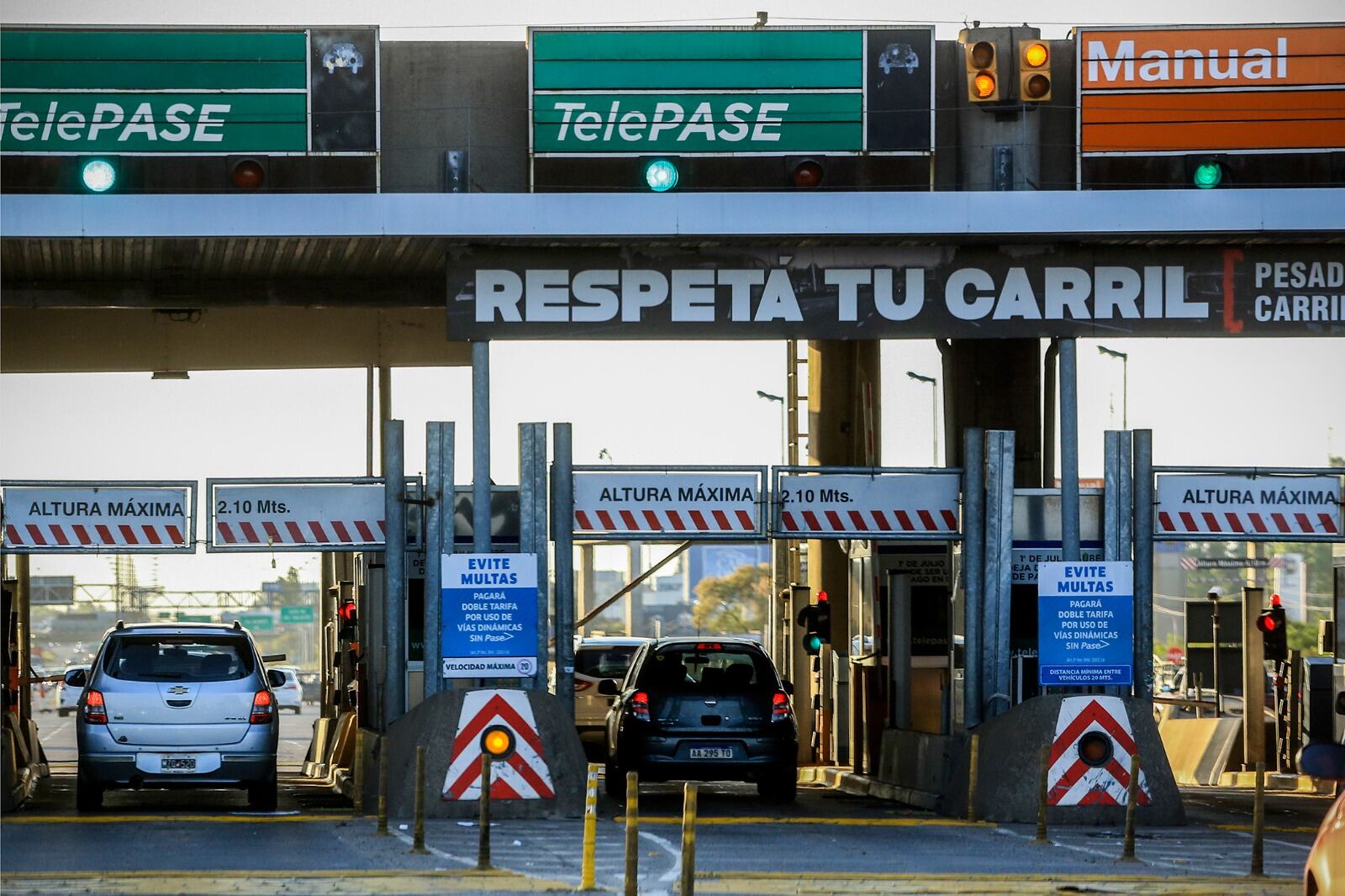 Los autos pagarán 600 pesos de peaje, y 700 si circulan en hora pico.