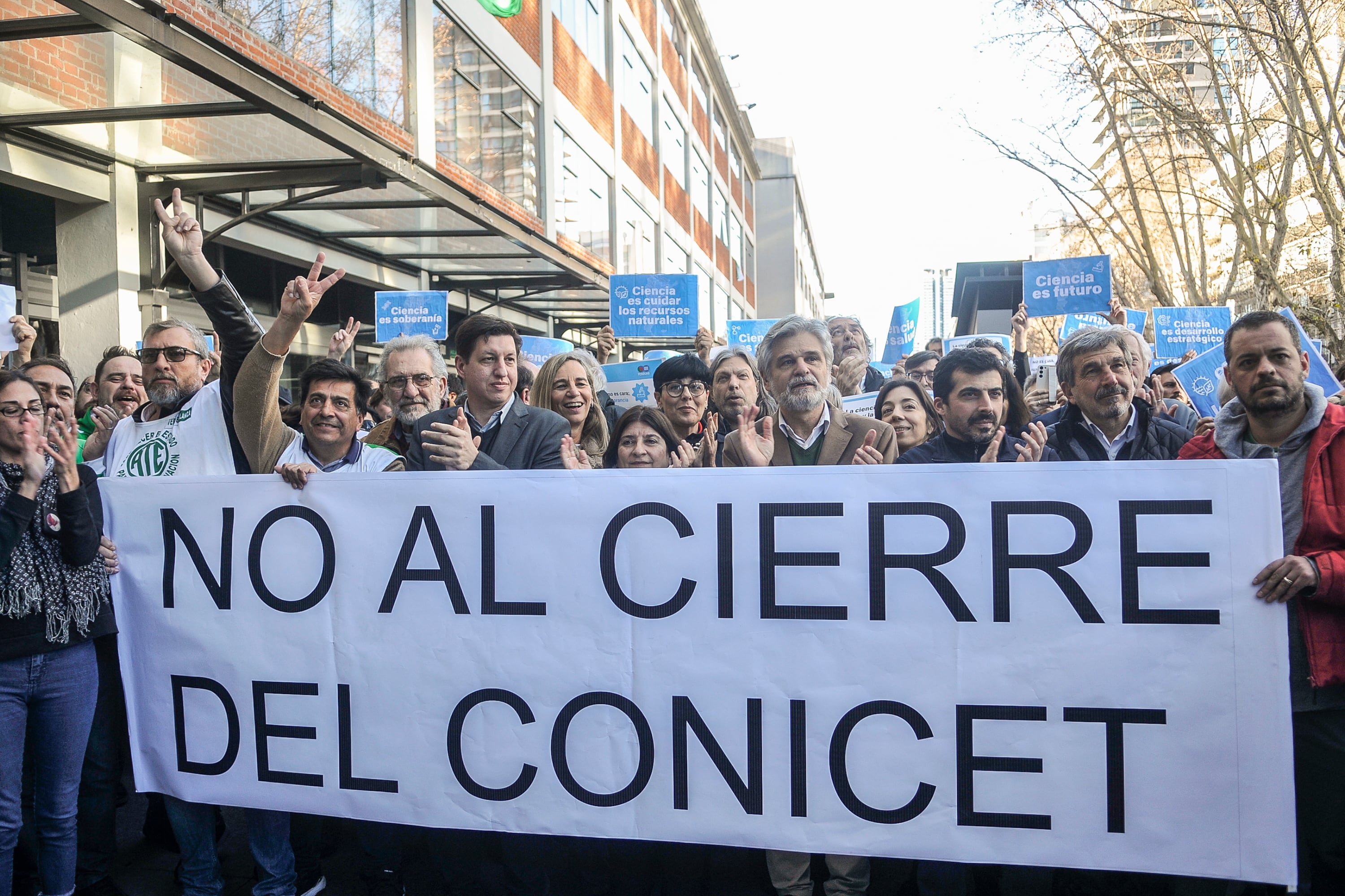 Como en el macrismo, la explanada del Ministerio de Ciencia y Tecnología volvió a ser lugar de protestas.