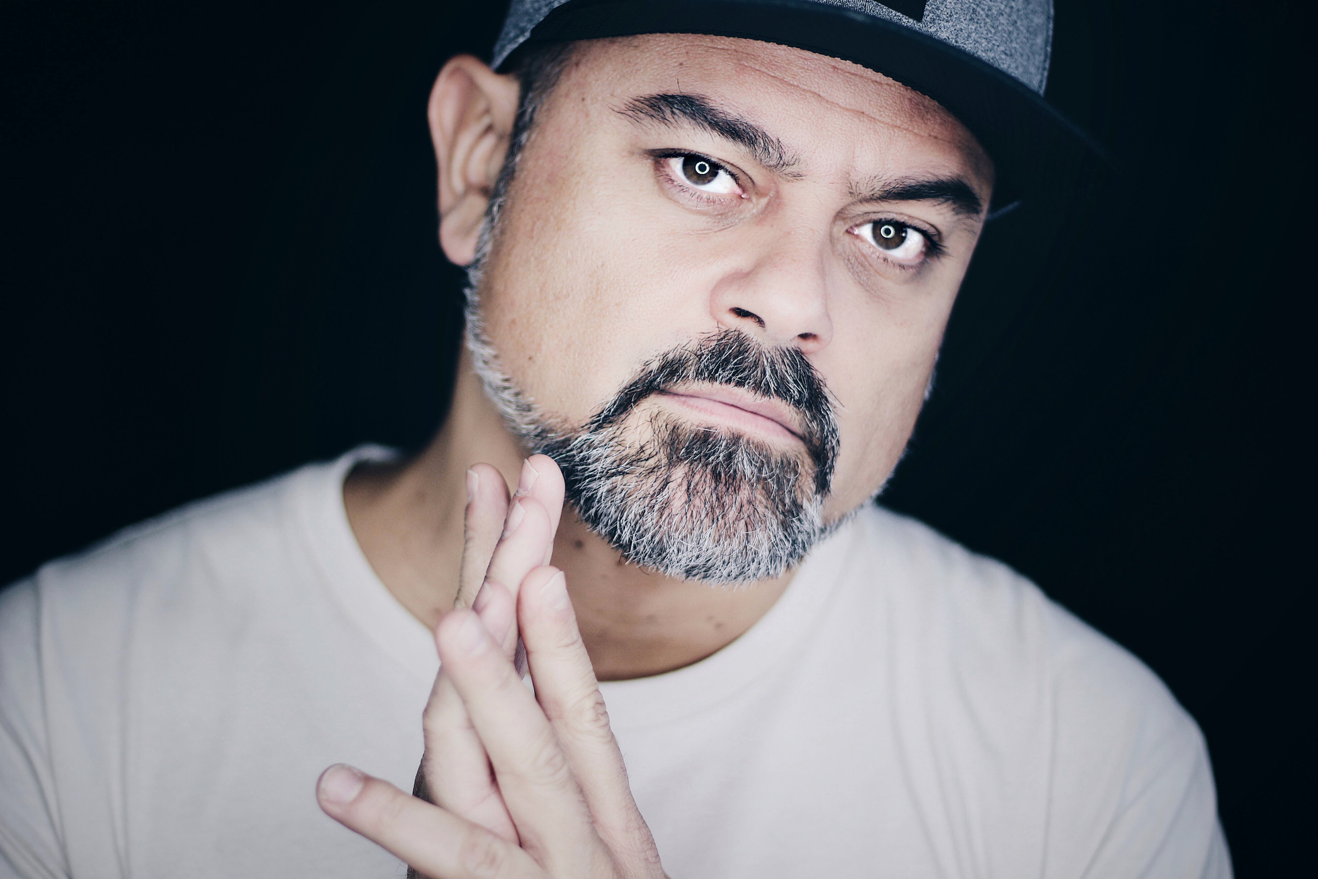 "De la nada se pintó una pared, de la nada de hizo beatbox, de la nada se empezaron a rimar frases", dice Nach.