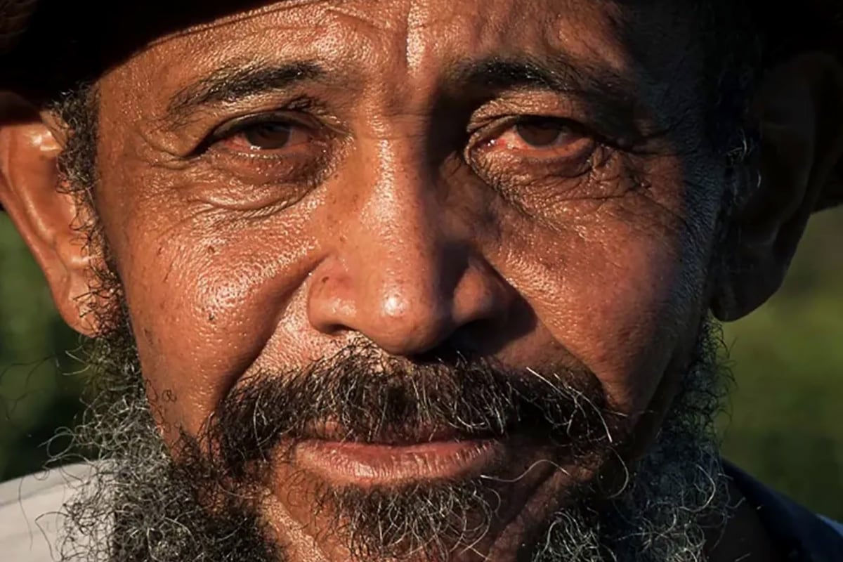 El intelectual y filósofo Antônio Bispo dos Santos, en el Quilombo Saco Cortume, en el Estado de PiauíI. Foto: Maurício Pokémon/Revista Revestrés