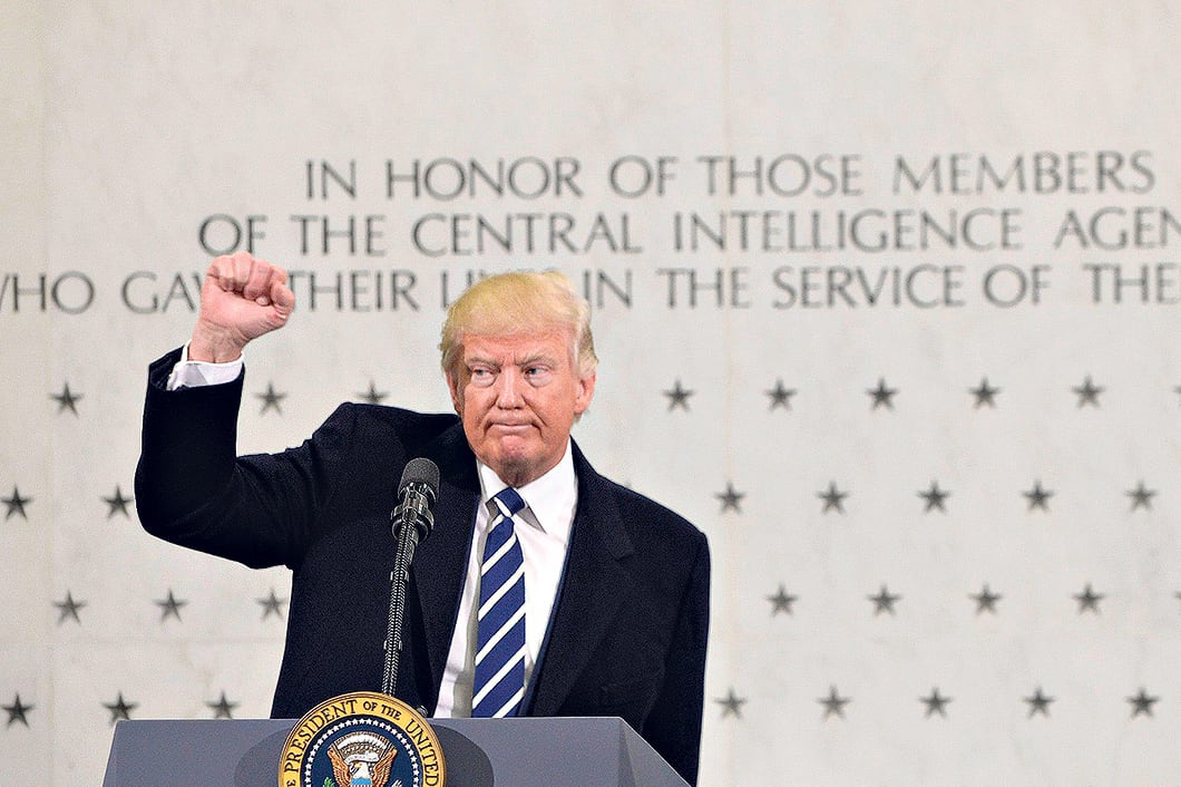 En su primer día como presidente, Trump visitó la sede de la CIA en busca de recomponer la relación con los servicios después de la campaña.