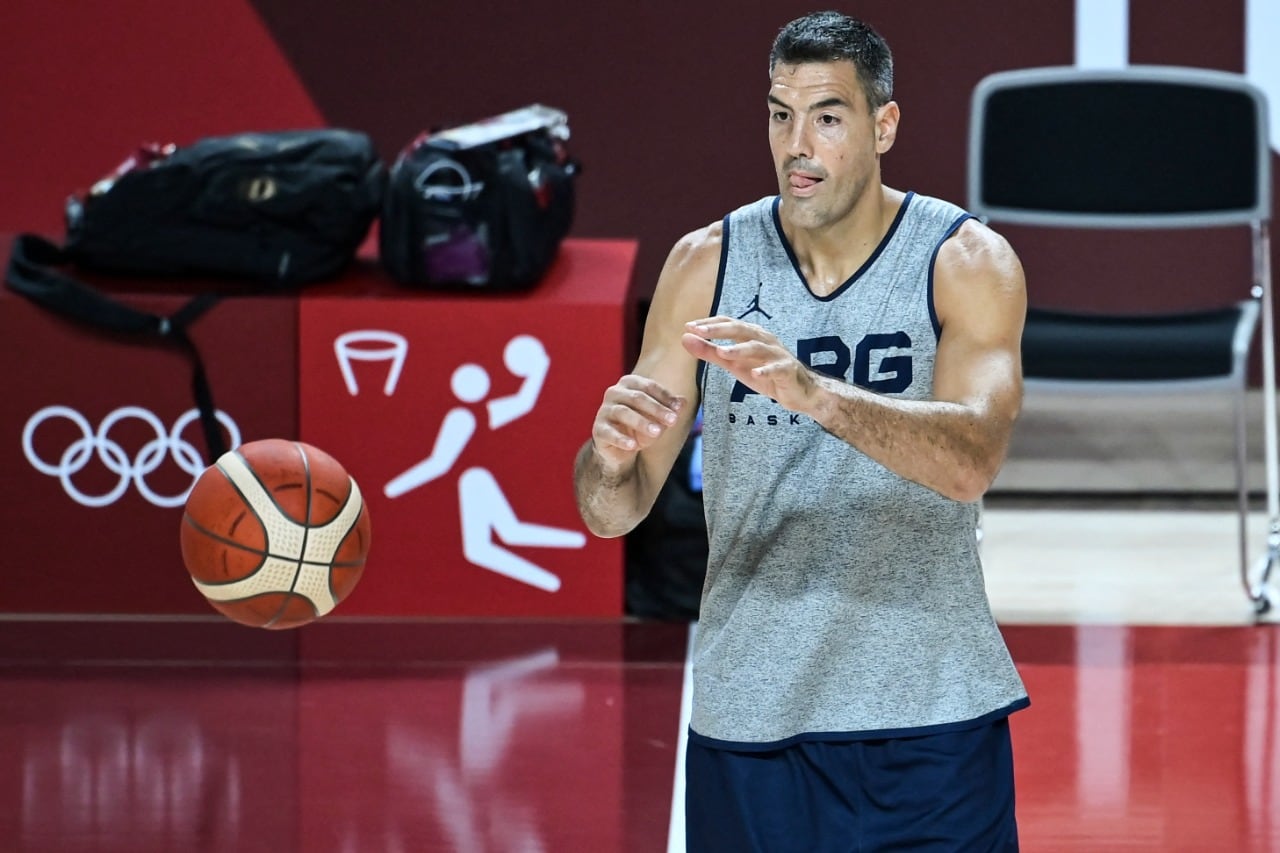 Luis Scola, veterano y figura del equipo de Oveja Hernández.