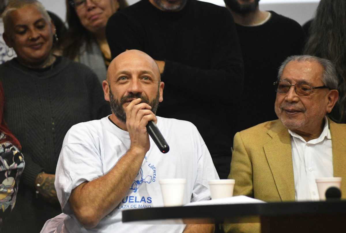 Miguel Santucho y Julio Santucho, tras el anuncio de la restitución del nieto 133.