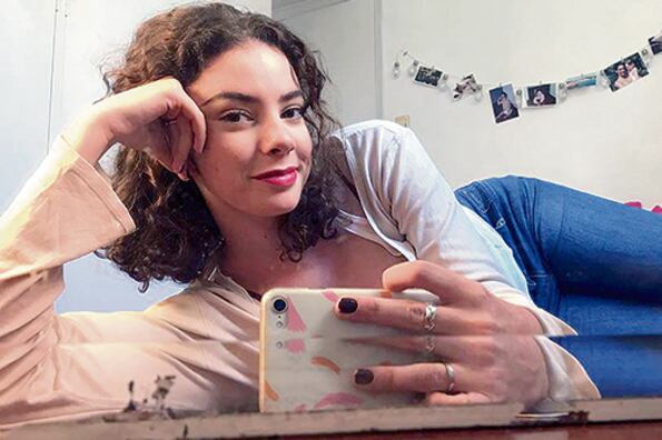 Nati Luetto, la joven virtual que responde a los adolescentes según un programa robotizado.