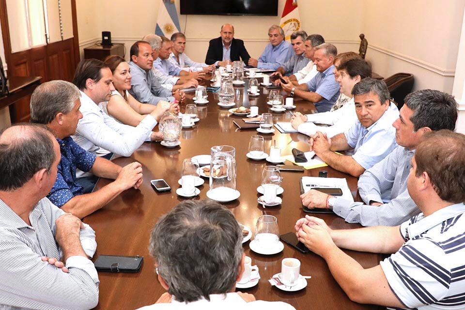 Perotti y su ministro Borgonovo recibieron a intendentes de toda la provincia.