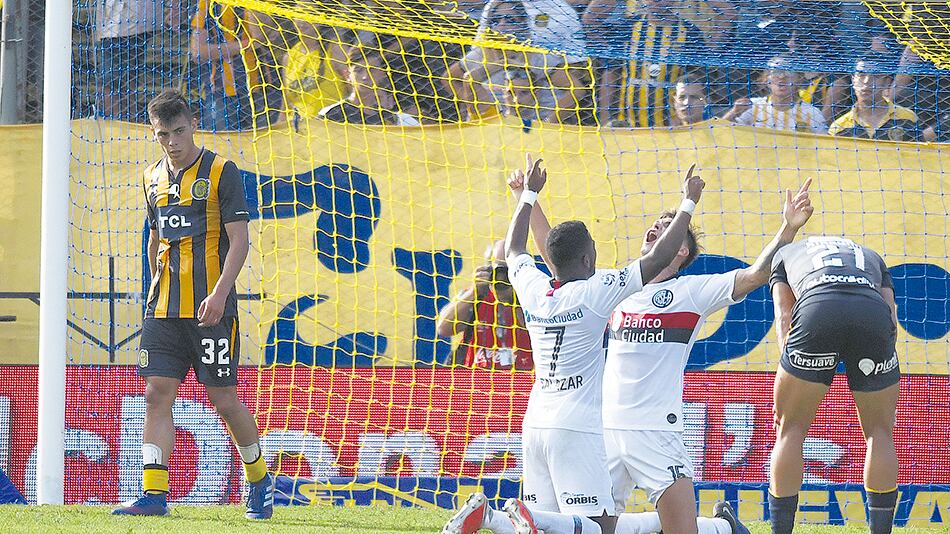 El festejo de San Lorenzo, ante un Central que lució en su camiseta el pañuelo de las Madres de Plaza de Mayo.