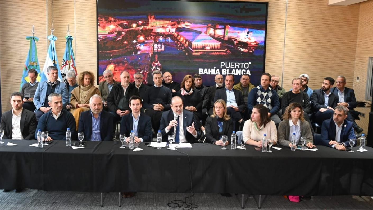 Federico Susbielles encabezó una conferencia de prensa en Bahía Blanca.