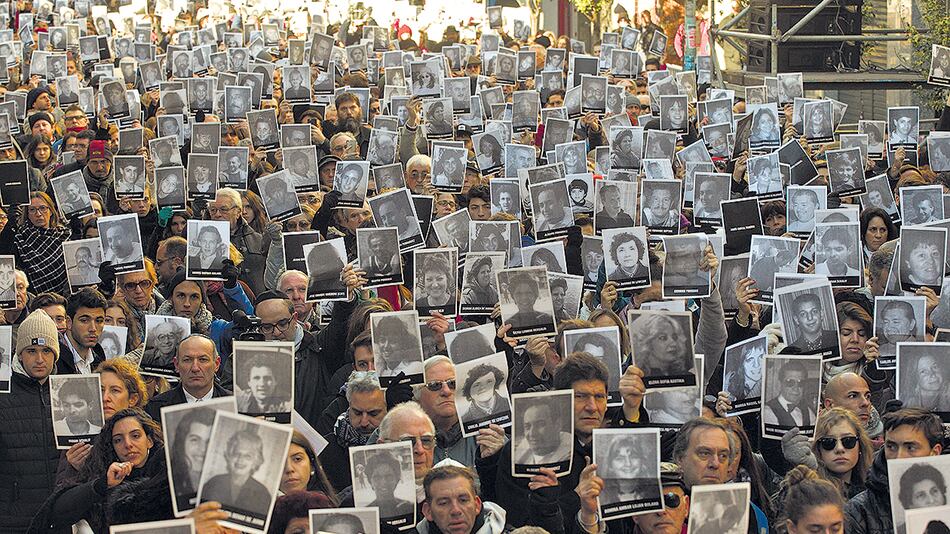 El acto de la AMIA tuvo como lema “23 años de impunidad en la historia de todos”.