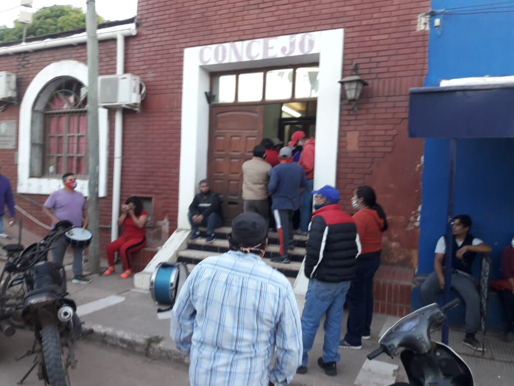 Los trabajadores municipales se acercaron a la última sesión del Concejo Deliberante