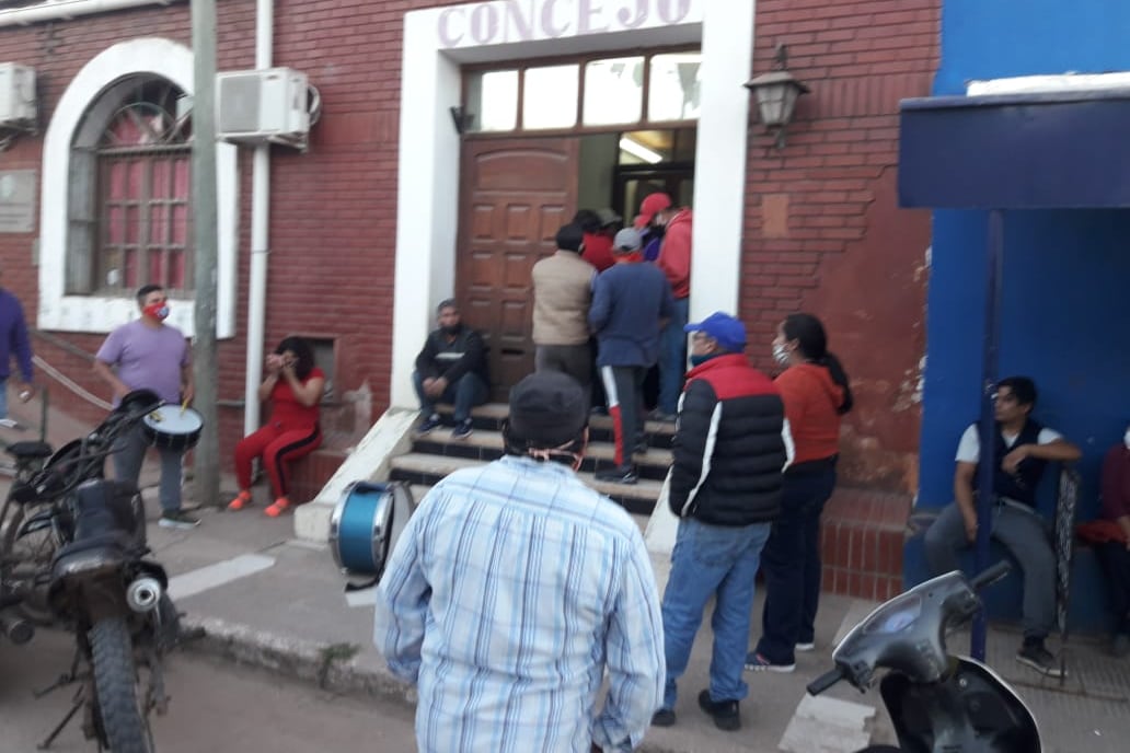 Los trabajadores municipales se acercaron a la última sesión del Concejo Deliberante