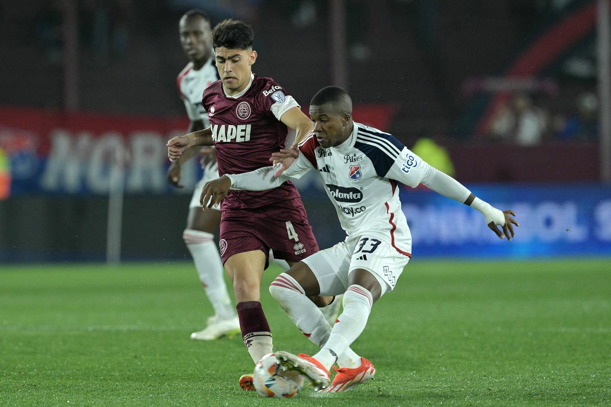 Gonzalo Pérez lucha con el colombiano Chaverra