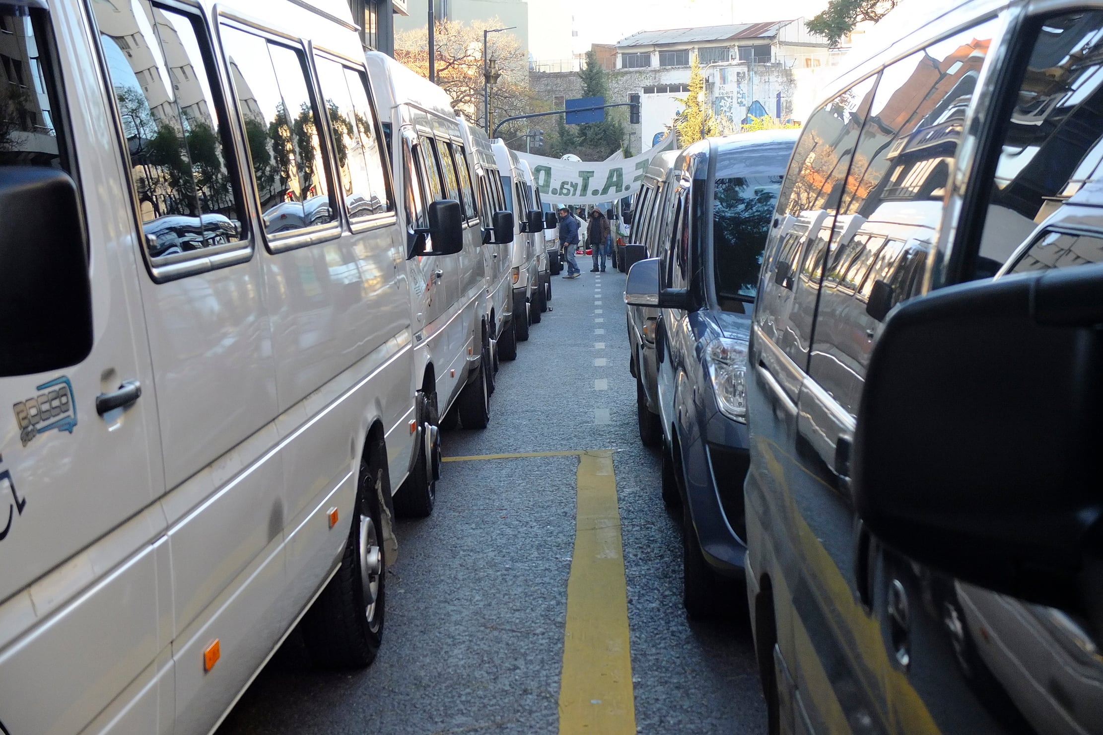 Expertos en transporte advierte que la desregulación del sector deriva en el deterioro de la capacitación y profesionalización de quienes manejan un vehículo de transporte de pasajeros.