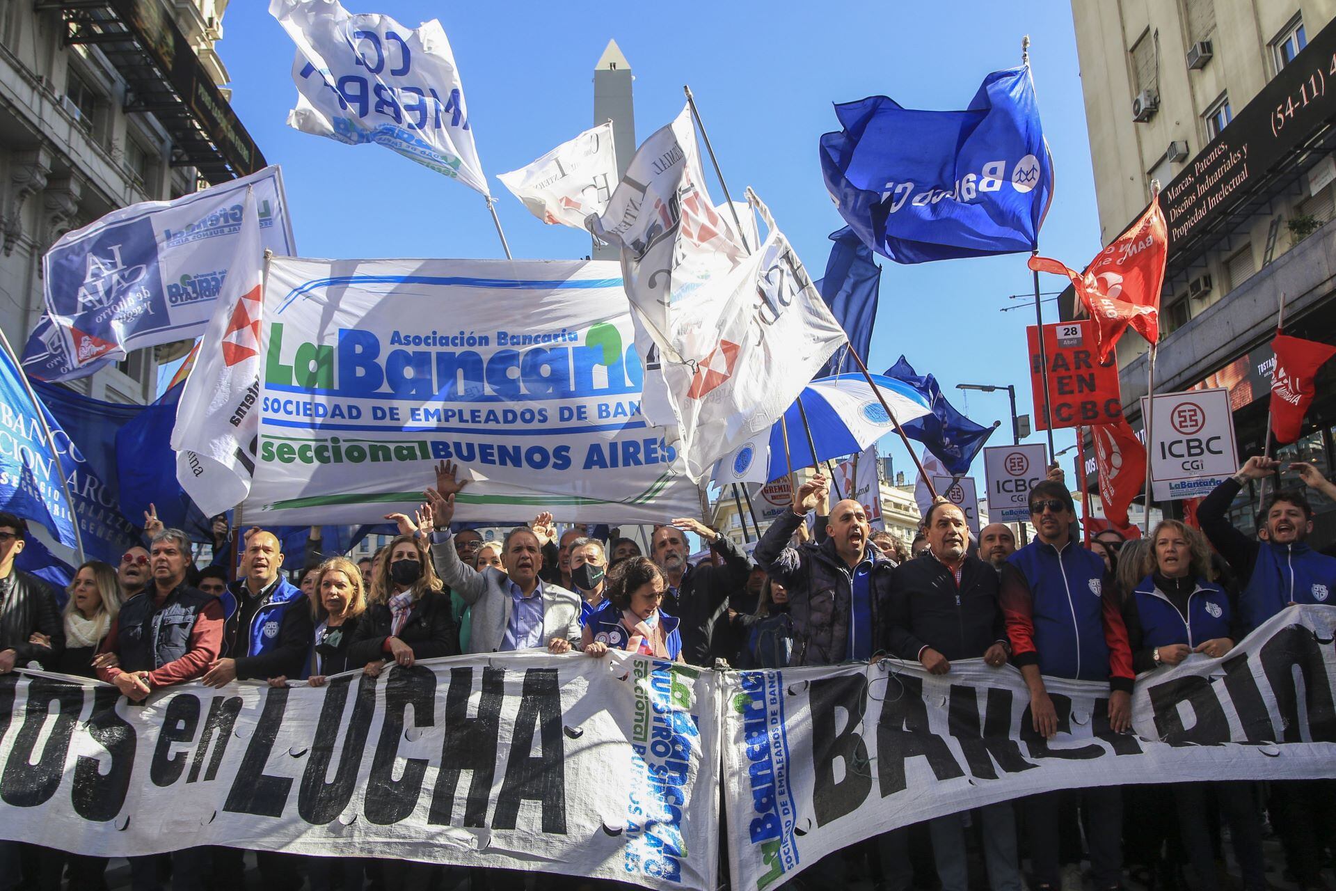 El salario básico de un trabajor bancario supera los $900.000