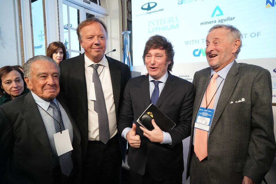 Javier Milei junto a los empresarios Cristiano Rattazzi y Eduardo Eurnekian en el Consejo de las Américas