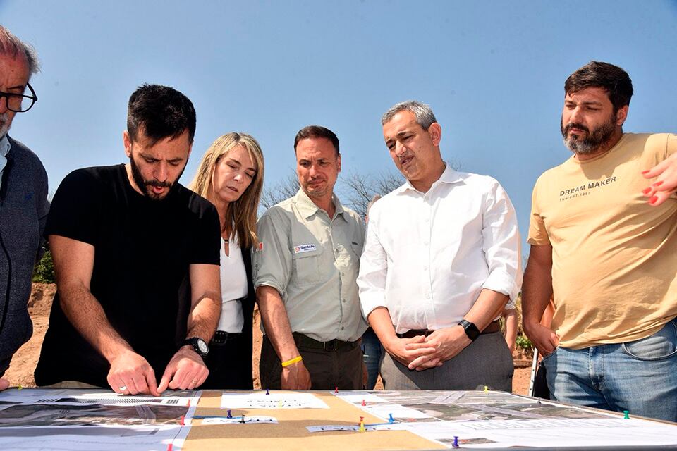 Javkin y el ministro Enciso participaron de los anuncios.